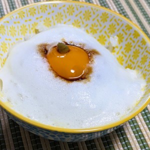 もう普通の「たまごかけご飯」に戻れなくなる…。 卵を入れる最初のひと手間で激変！