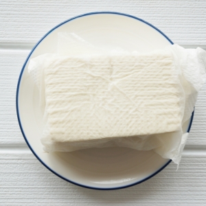 もう豆腐の「水切り」は不要！簡単に白和えをつくる“意外な方法”とは？