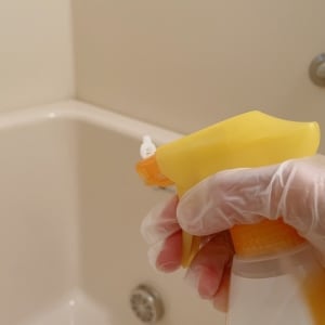 洗っても落ちない「浴槽のザラつき」が劇的にツルツルになる“3つのポイント”【知って得する掃除術】