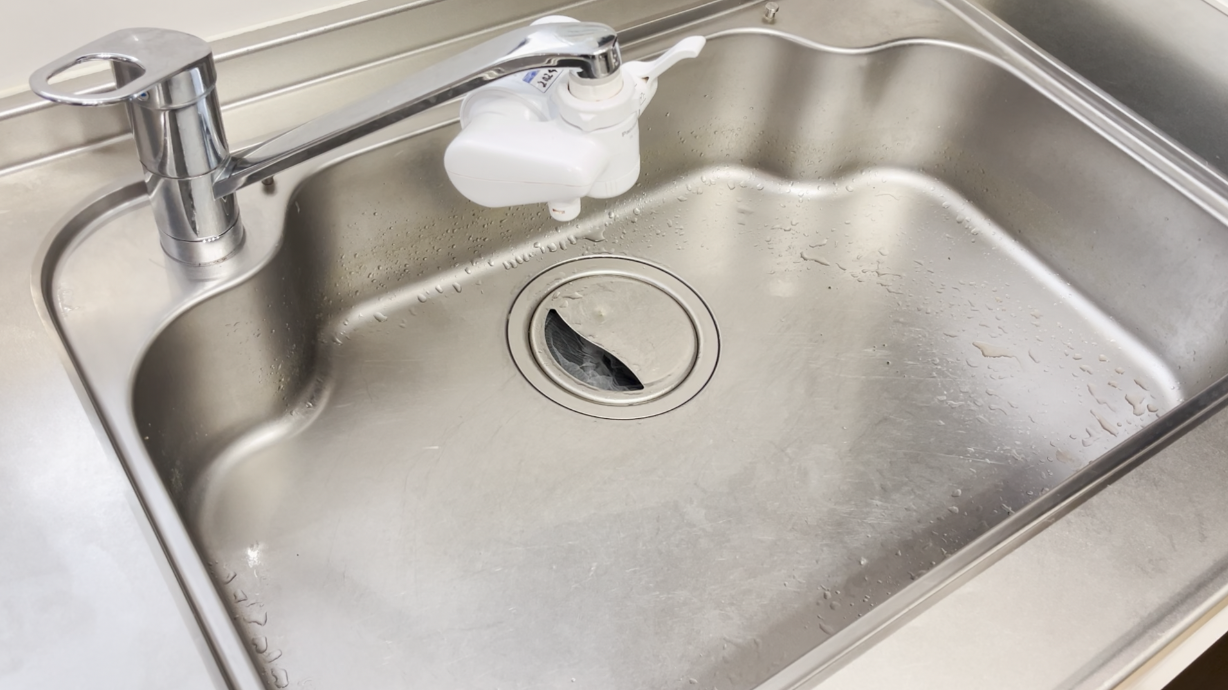 「シンク」の“水垢”をごっそり落として輝きを取り戻す方法【知って得する掃除術】