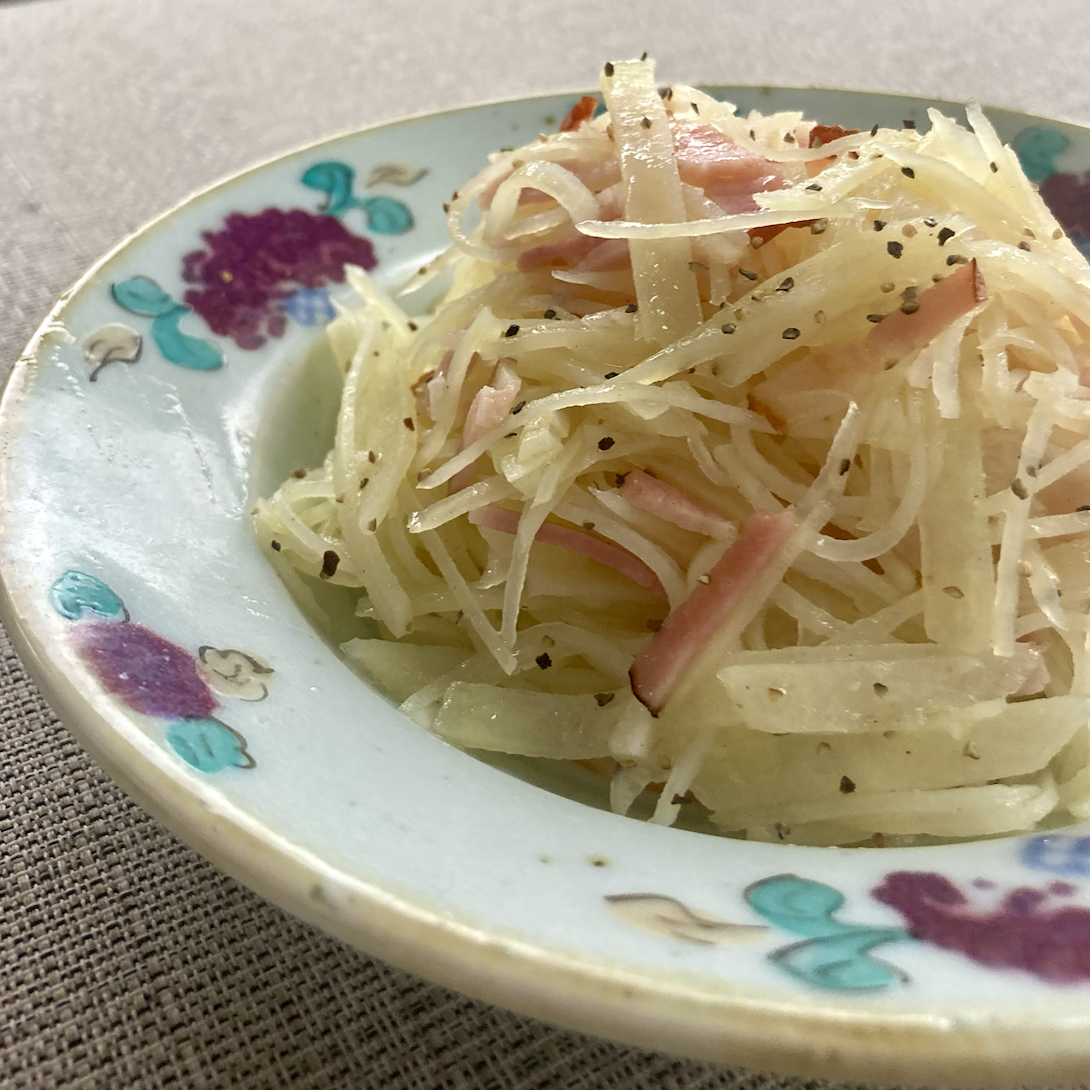  もう「じゃがいも」は茹でない！“シャキシャキ食感”がやみつきになるサラダレシピ 