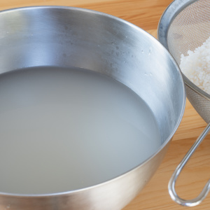「無洗米」を洗うと水が白くなるけど炊いていいの？無洗米の意外と知らない“ただしい炊き方”