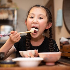 「カライ食べ物が好き」は要注意。ストレスを抱えた子どもの見逃さないでほしい“4つの行動”