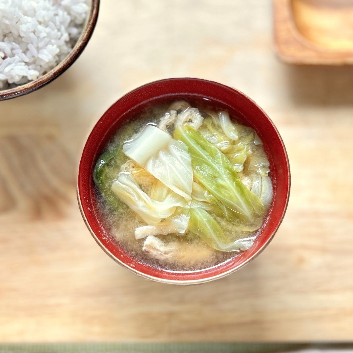  食物繊維たっぷりで腸活に最適！出汁はいらない！【春野菜のおみそ汁】 