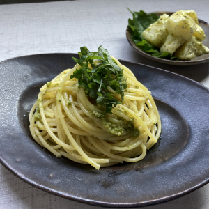 ジェノベーゼパスタのバジルの代わりに使う“身近な野菜”とは？じゃがいもや白身魚とも相性バッチリ