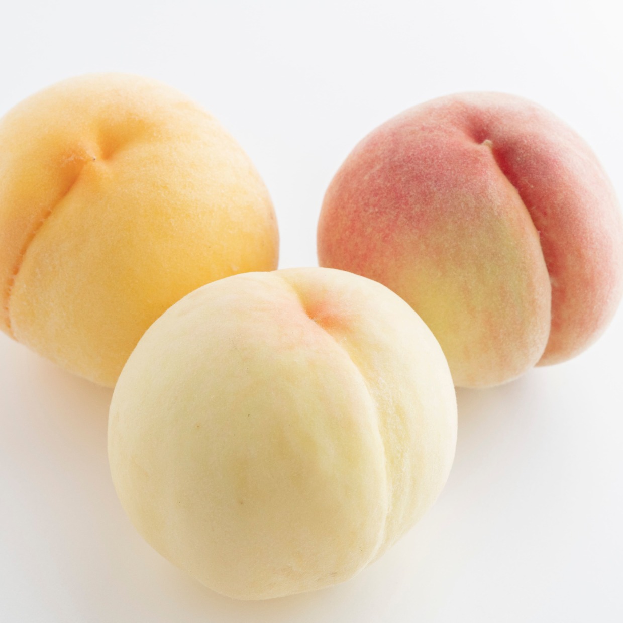  “やわらかい桃”と“かたい桃”どっちが好み？桃の種類と特徴「失敗しない桃の選び方」 