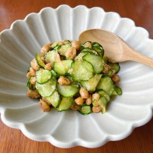 「納豆」にいれると腸がよろこぶ“梅雨のむくみ対策”に食べたい旬の野菜とは？