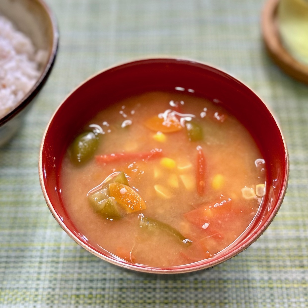  「みそ汁」一杯で栄養満点！“野菜たっぷり”夏でもさっぱりおいしく飲めるみそ汁 