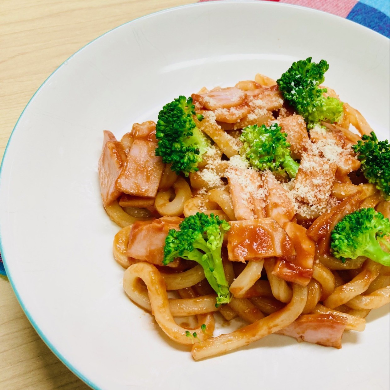  夏休み中のおうちランチに最適！子どもが喜ぶ「ナポリタン風うどん」【時短レシピ】 