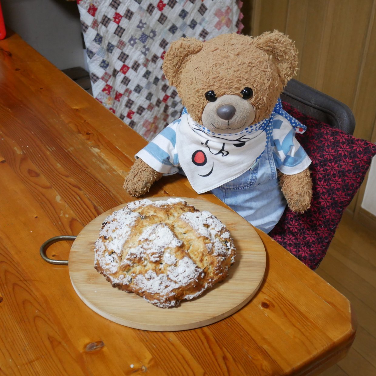 材料を混ぜたら焼くだけ！外はさっくり中はふんわり、バナナの甘い香りが食欲誘う「発酵不要パン」の作り方