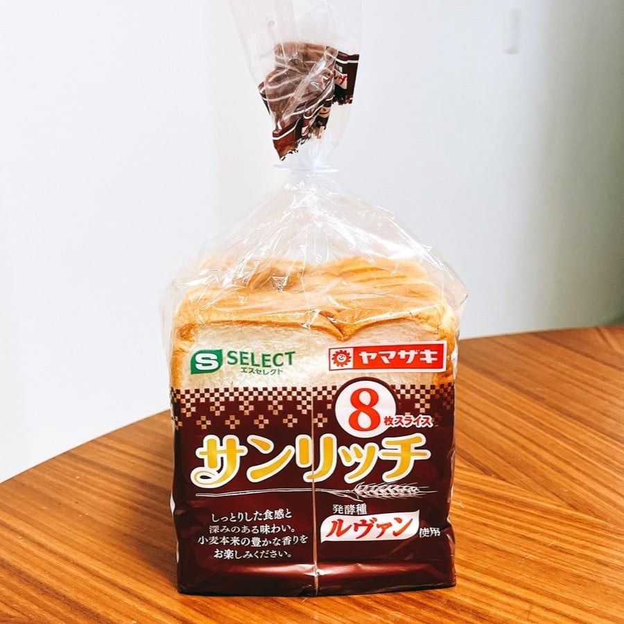  クリップや輪ゴムは不要！「食パン袋」の“目からウロコの閉じ方”「もっと早く知りたかった…。」 