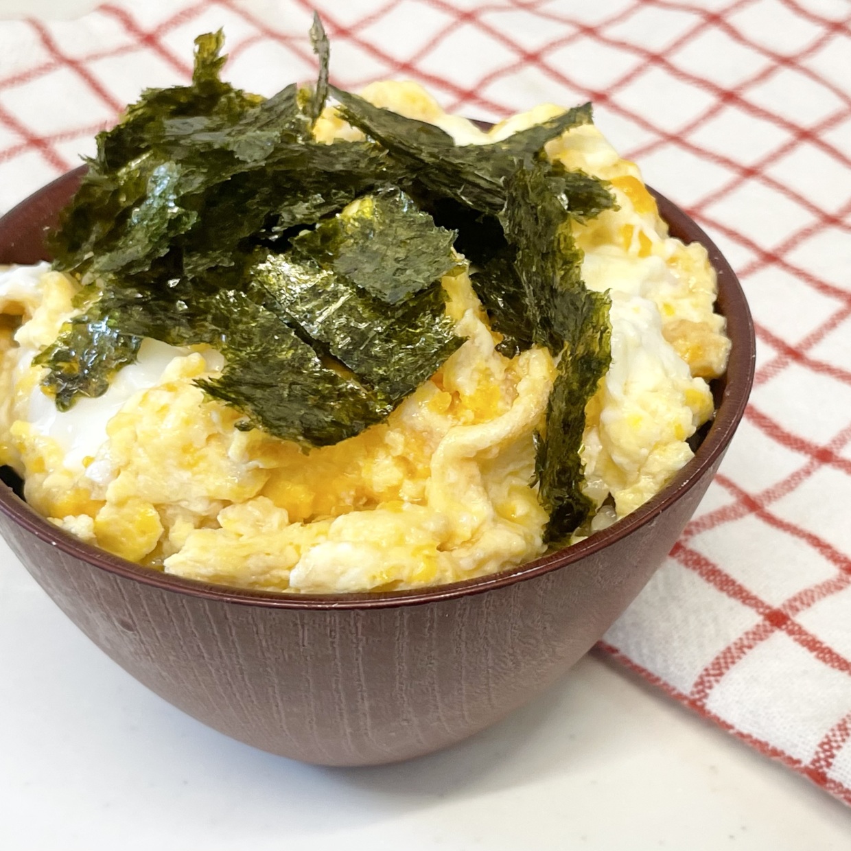  時間がない日のご飯に！焼いてのせるだけ「のりたま丼」【超簡単！腸活にもおすすめ】 