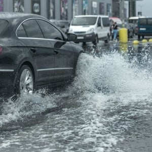 最近の“異常気象や豪雨”に備えてる？家にある“意外なもの”が「風水害時」に役立つ「友達にも教えたい」