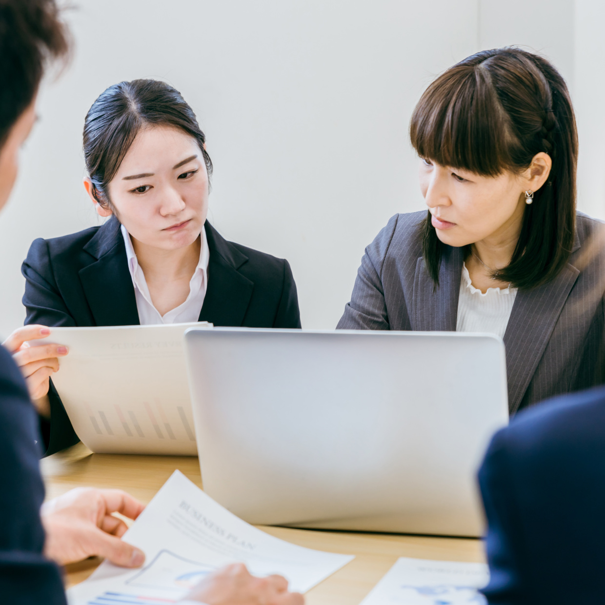  仕事で人に「即レスを求める人」と「報告を求める人」の違い。あなたはどちらのタイプ？ 