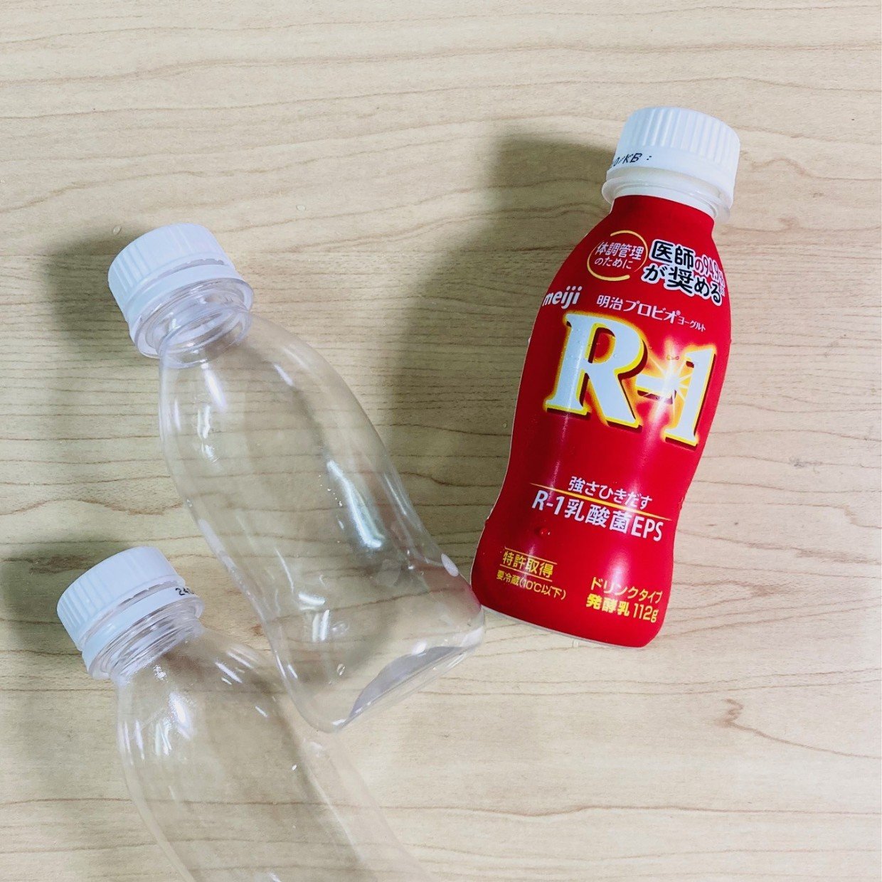  飲み終わった「R-1の空き容器」の活用術。「飾るだけでめっちゃおしゃれ！」「一気に華やかになる！」 