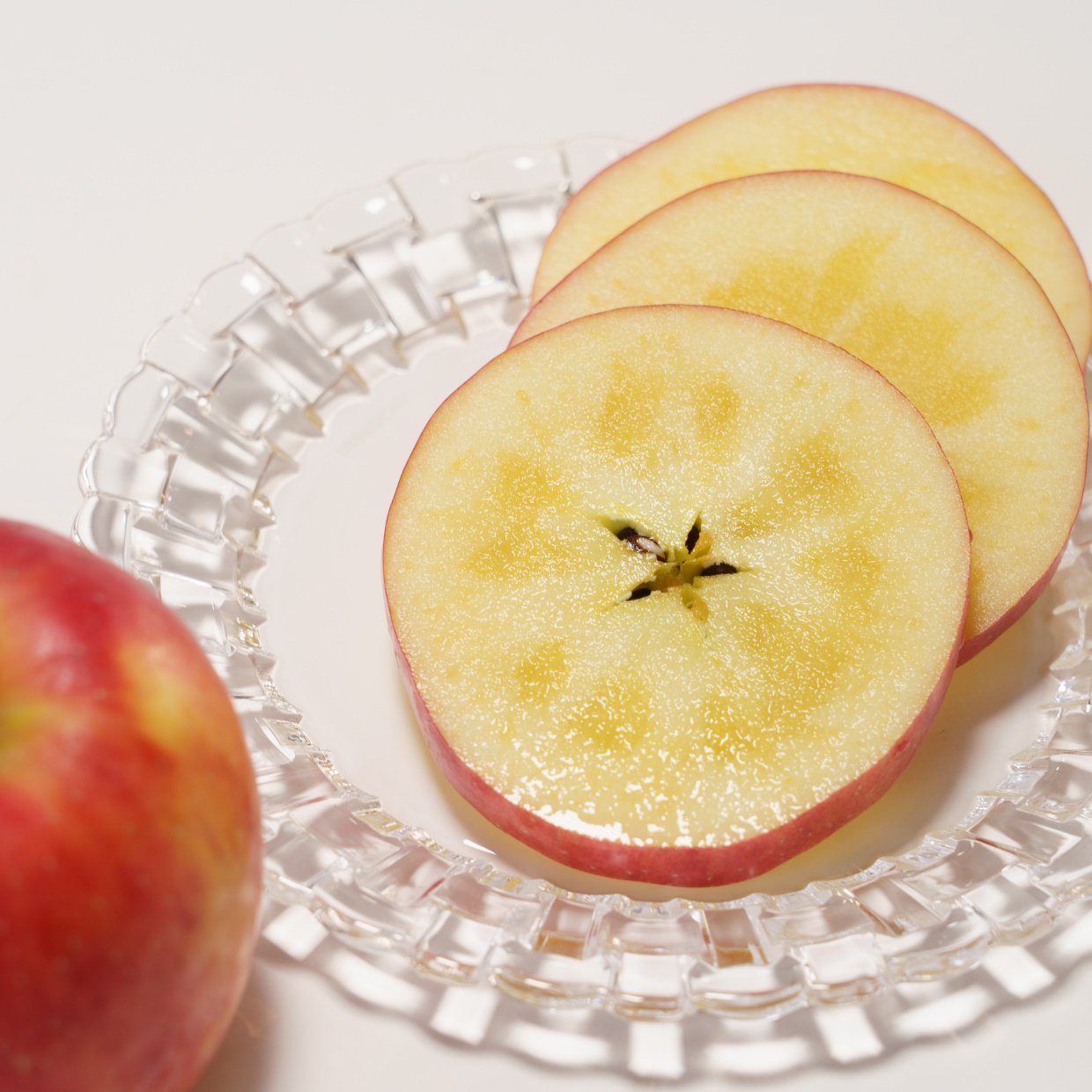  ムダなゴミがでない「りんご」の切り方。「食べやすい！」「捨てる部分が少なくて済む」 