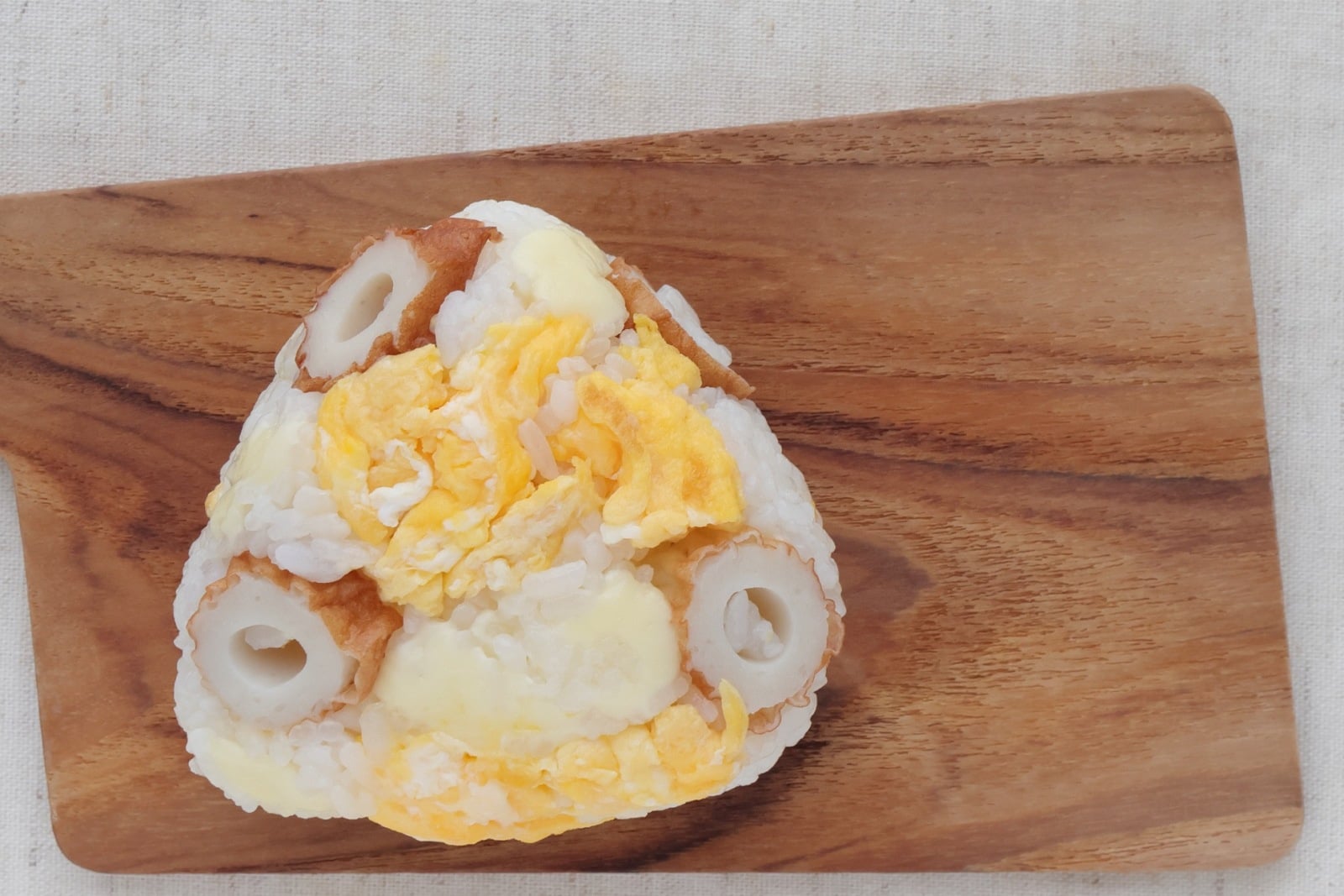 おにぎり1個で大満足！「ちくわ」と一緒に混ぜると想像以上においしく