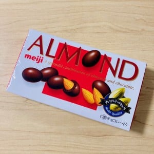 食べ終えた「アーモンドチョコの箱」の意外過ぎる活用術。「ジャストサイズ！」「こっそり貯められる」