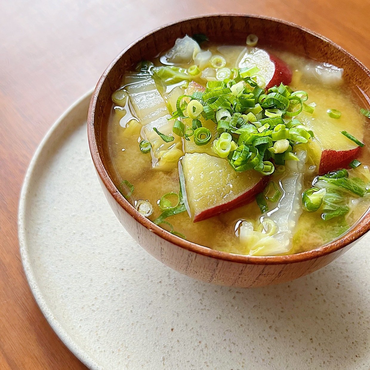  腸内環境を整えて免疫アップ！「みそ汁」にいれると腸がよろこぶ“旬の栄養食材”とは 