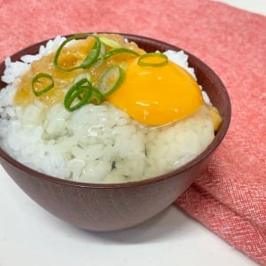 「卵かけご飯」は醤油で食べない。一度食べたらハマる“グルタミン酸を含む調味料”とは？