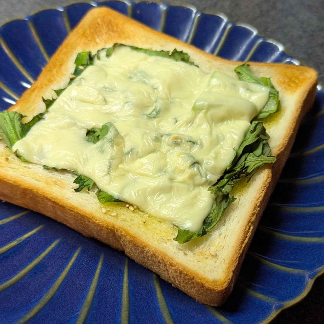  「チーズ」の下にのせて食べる“鍋で余りがちな野菜”の正解→「栄養がすごい」「意外だけどおいしい！」 