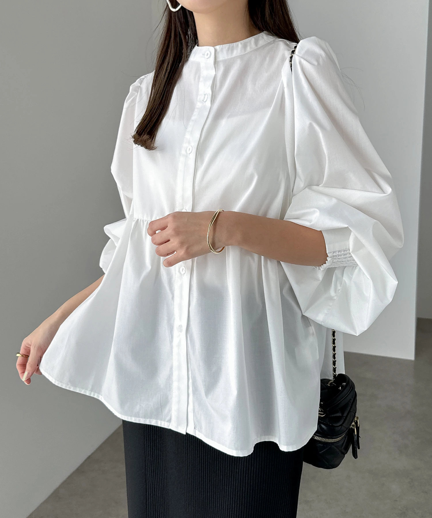 40歳からのオシャレに見える大人のブラウス3選【着るだけで垢抜ける】2