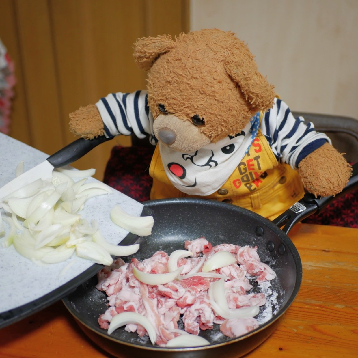  「豚コマ」で作る“お肉が柔らかい生姜焼き”→「炒めて調味料を絡めるだけ！」「ご飯がすすむ」 