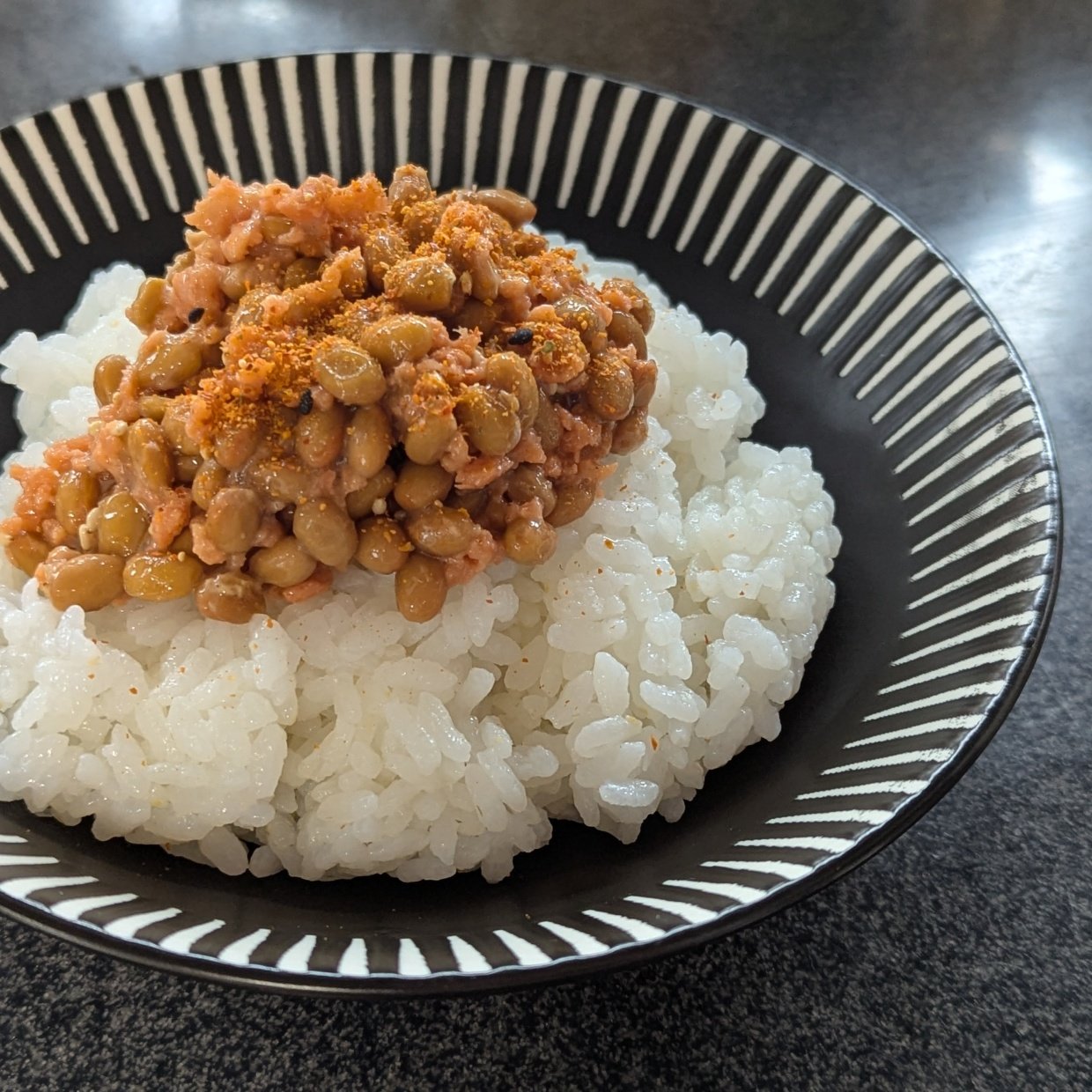  いつもの「納豆ご飯」に戻れなくなる…。混ぜると“おいしさが格上げ”する「組み合わせが最高の食材」 