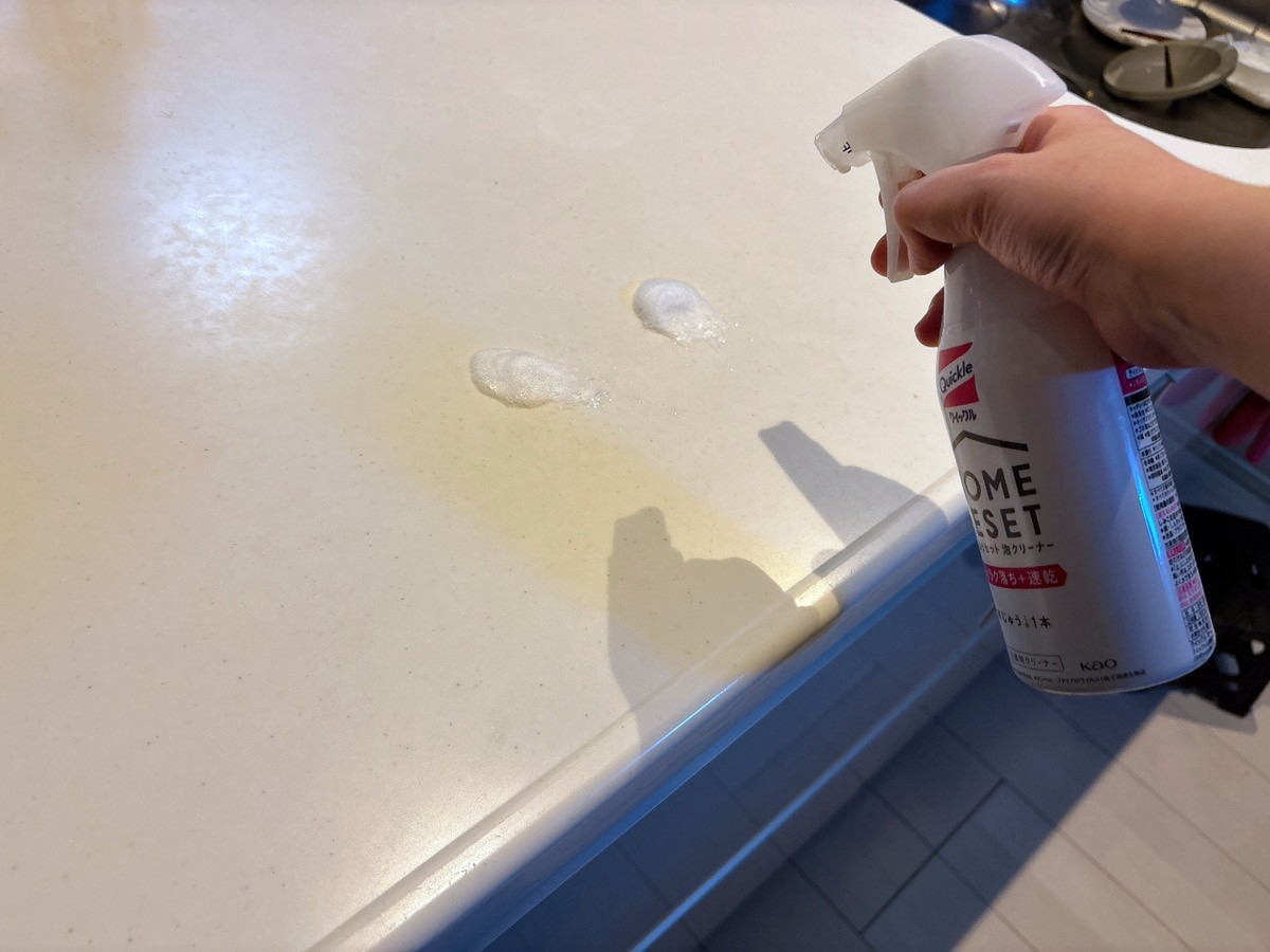 「キッチンまわり」が簡単にピカピカになる“意外な洗剤”→「たった5分の掃除」「ズボラでもできる!」
