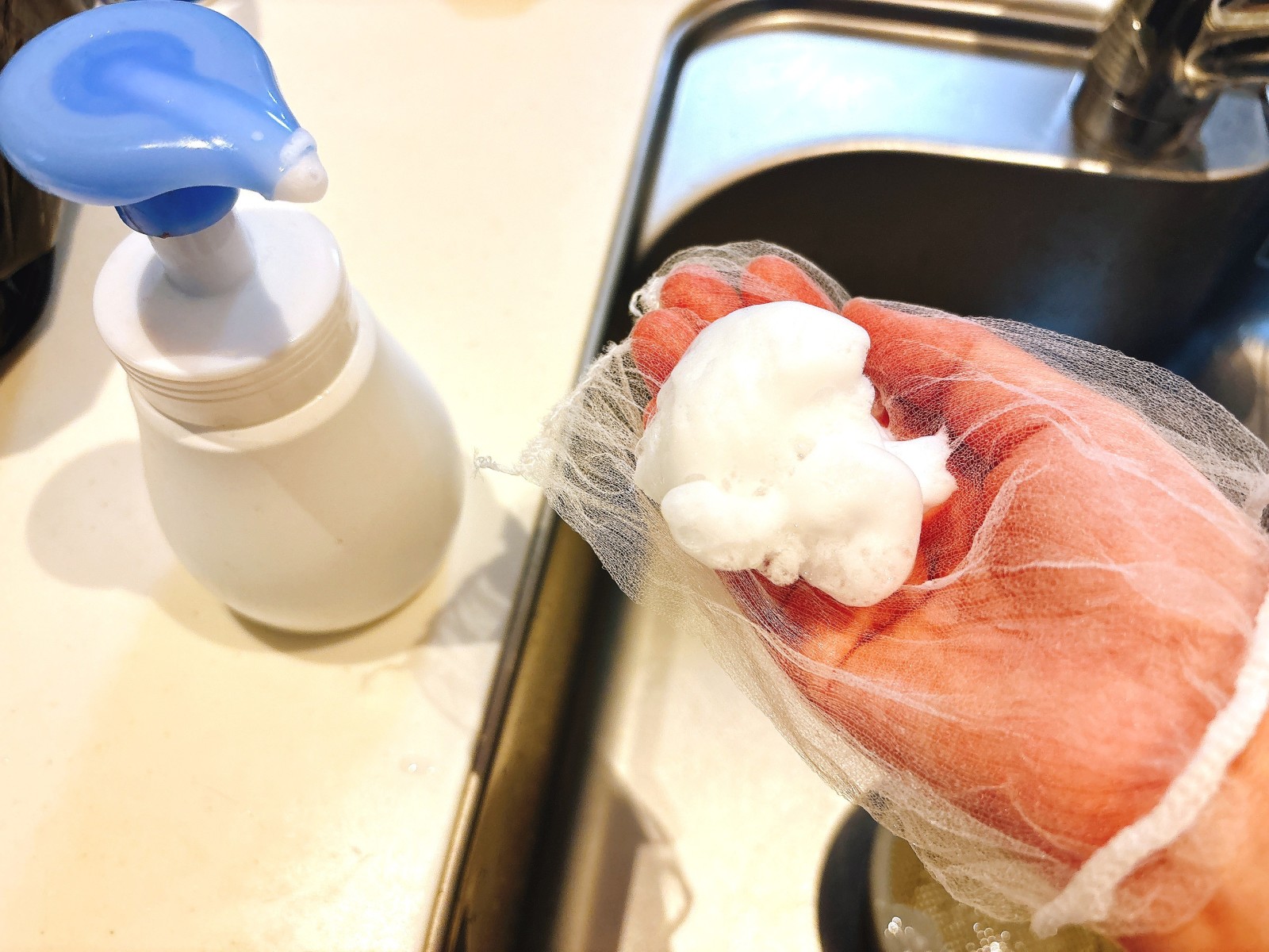 中性洗剤は使わない。「キッチンシンク」を毎日お手入れできる“意外な掃除術”「ズボラでも続く!」