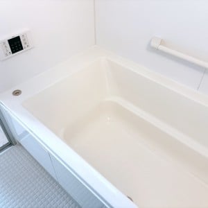 「いつも浴槽がキレイな人」が続けている入浴後の掃除習慣「こすらなくていいの？」「ズボラでもできる」