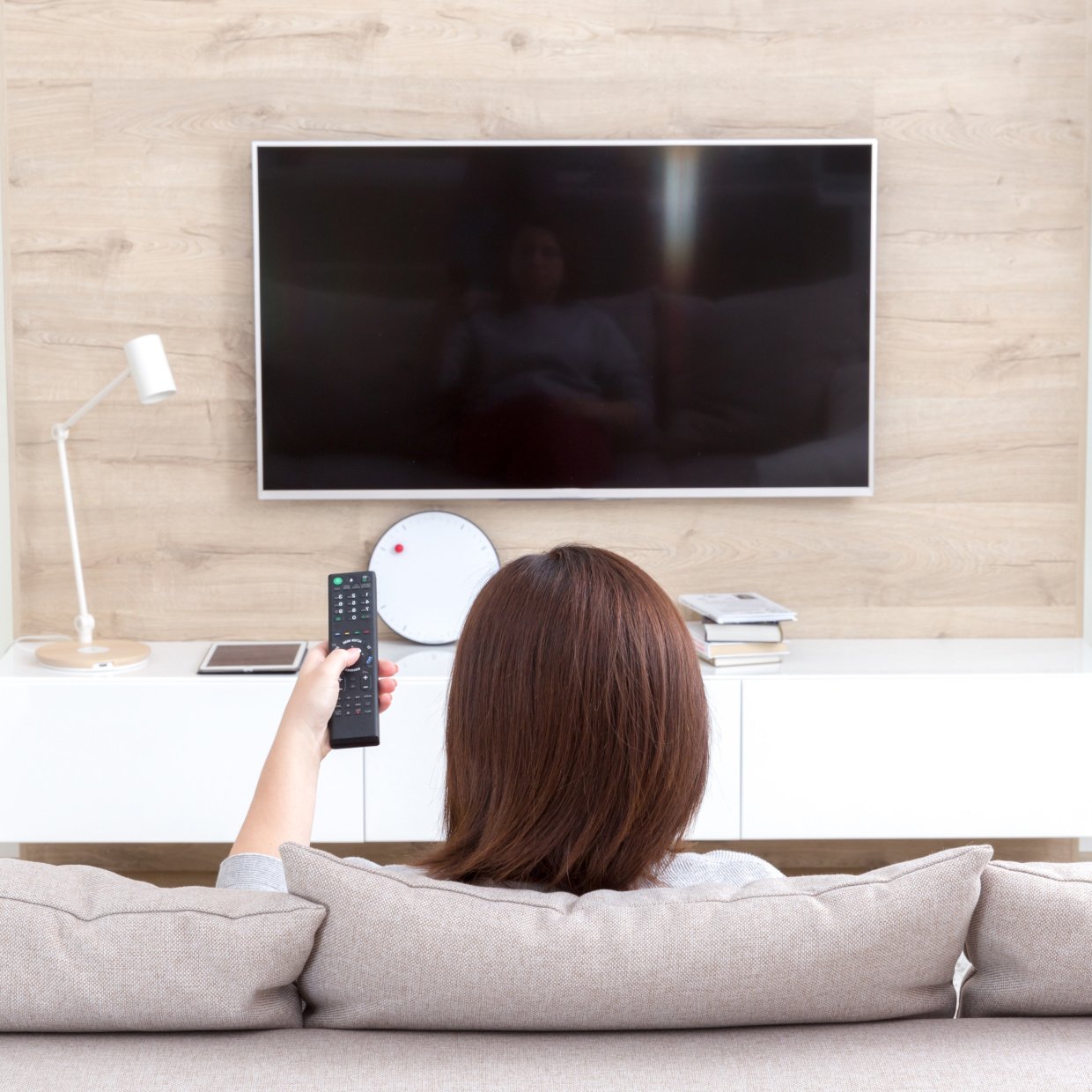  「電気代が高い人」がリビングでやりがちなNG行動３つ→「ついやってる…」「家族にも伝えます」 