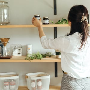 なぜ部屋がキレイな人はモノが少ないの？「収納ケースたくさん買ってた…」「納得」