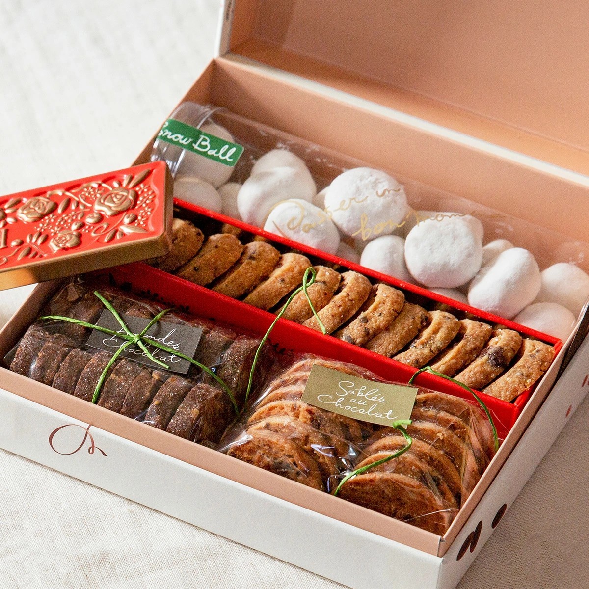 タイで買ったお菓子の空き缶 タイで買ったお菓子の空き缶 タイで買ったお菓子の空き缶