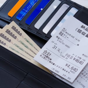 お財布にたまる「レシート」でこするだけで意外なものがピカピカに？「すぐ捨てるのやめた」