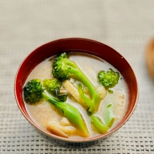 【免疫力アップ】が期待できる「みそ汁」に入れると体が喜ぶ“優秀野菜”とは？