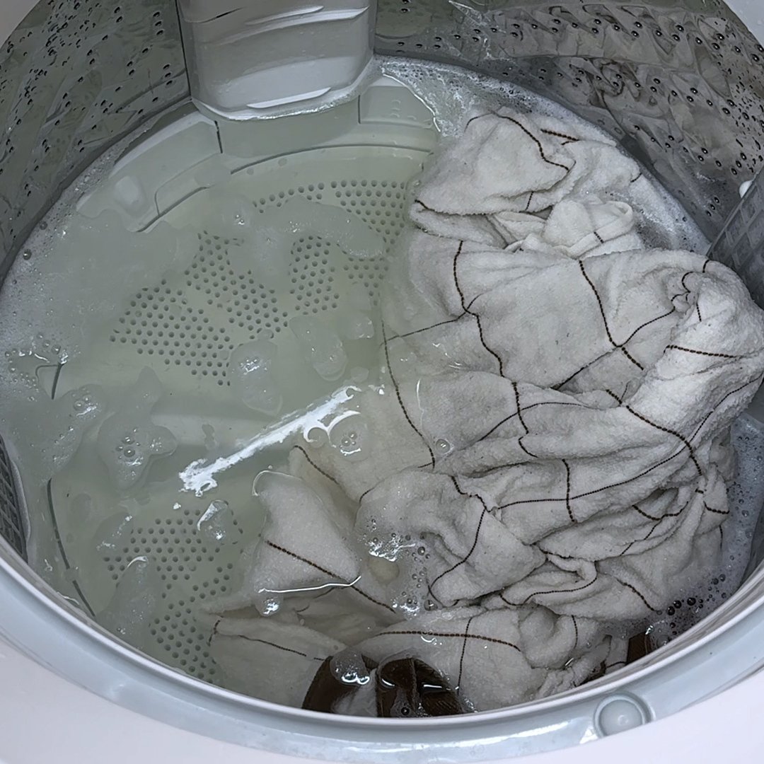  ダニのエサになる…。見えない汚れやニオイがじわじわと蓄積した「タオルケット」の簡単洗濯術 