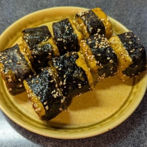 海苔に巻くのはお米ではなく「豆腐」→「意外でおいしい食べ方」「一度試す価値あり」
