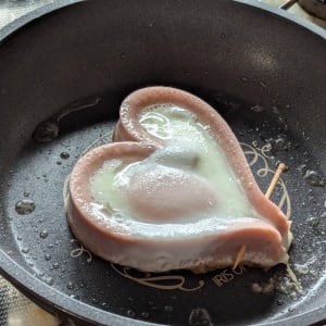 いつもの「目玉焼き」が格段においしくなる食べ方「朝から気分が上がる」「子どもから大好調！」