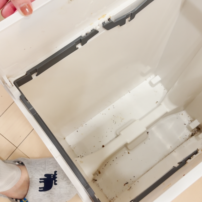  掃除しづらい「ゴミ箱掃除」が断然ラクになる知って得する“掃除アイテム”「放置NG」「臭いとおさらば」 