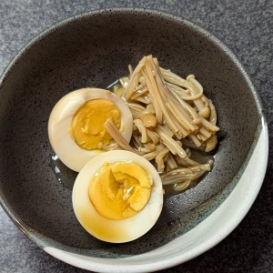 いつもの「味玉」がレベルアップ！漬けるときに一緒にいれる“意外な食材”とは？「ご飯がすすむ！」