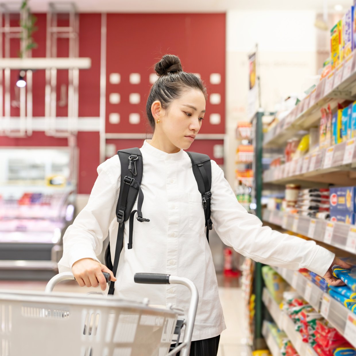  「食費が少ない人」が実践する“スーパーの買い物ルール”３つ「ムダ買いしてた…」「マネする！」 