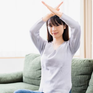 「光熱費が高い人」がリビングでやりがちな“３つのNG習慣”「チリツモで節電できる」「5月は見直そう」