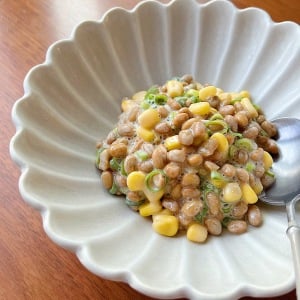【ビタミンB1・食物繊維が豊富】「納豆」に入れるともっと腸が喜ぶ栄養食材とは？