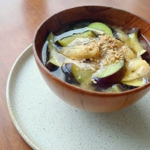 ポリフェノールがすごい！「みそ汁」に入れると疲労回復に役立つ旬の野菜