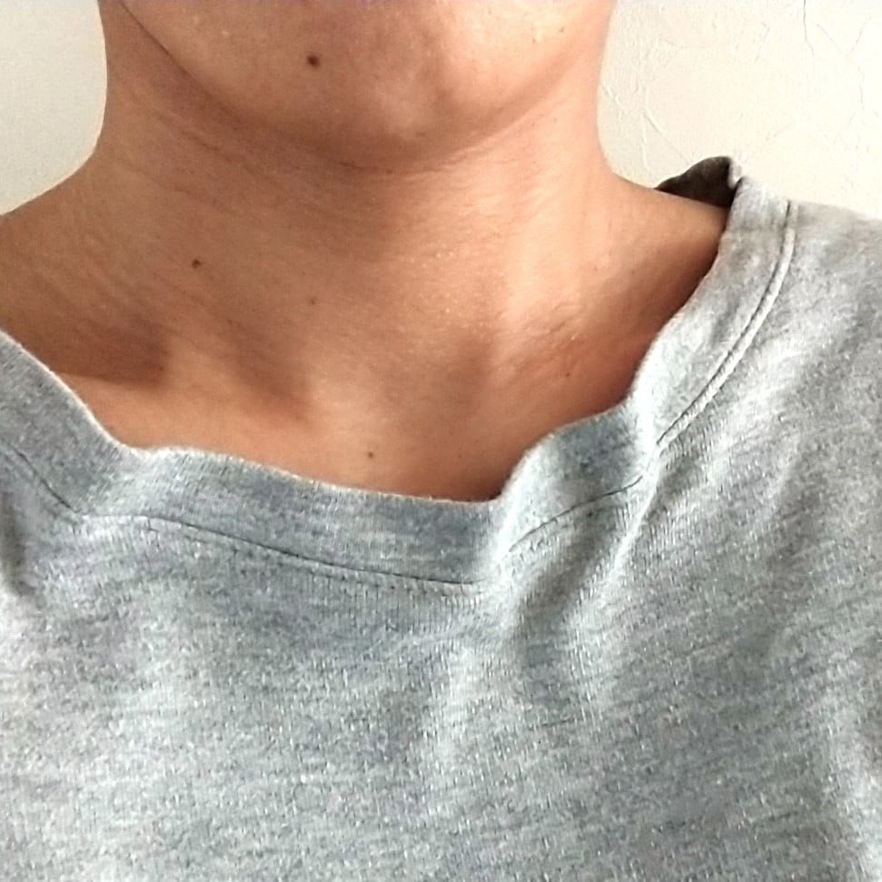  「首元が伸びたTシャツ」を“たった5分で蘇らせる”裏ワザ「すごい！」「ヨレヨレが新品のよう」 