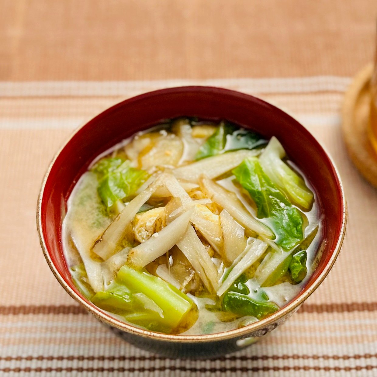  紫外線対策に！「ポリフェノール」は “皮” にある！みそ汁に入れると“肌が喜ぶ野菜”とは？ 