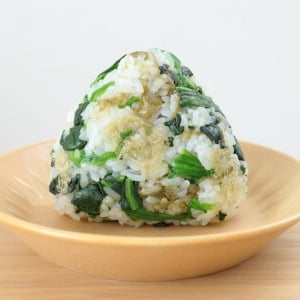 【食物繊維・鉄分チャージ】虜になるおいしさ…。2つの食材の組み合わせで体が喜ぶ栄養満点おにぎり