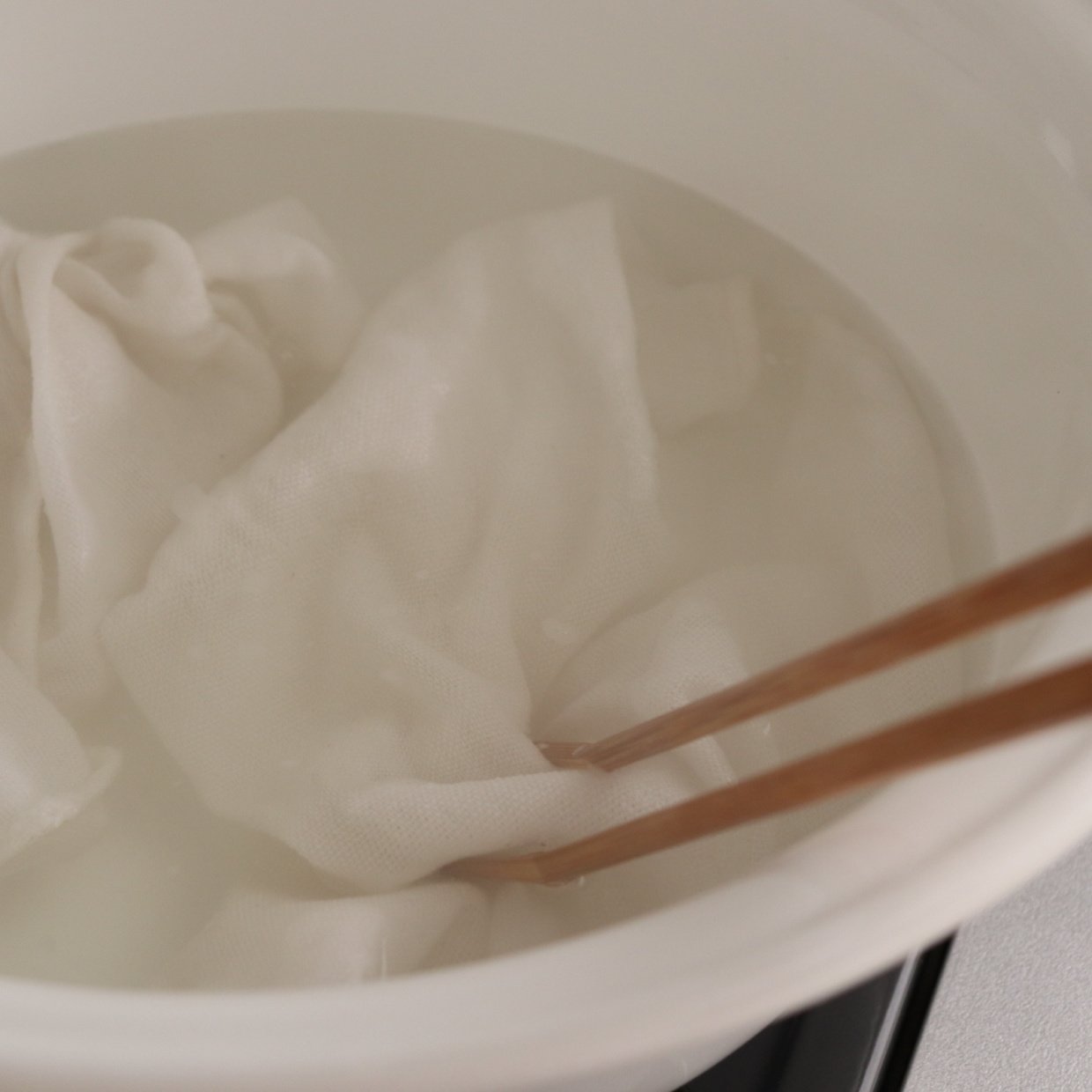  煮沸もハイターもいらない！「ふきん」を除菌する意外な方法→「思いつかなかった…」「ラク！」 