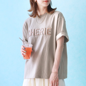 「え、おしゃれ…」カジュアルになりすぎない大人の女性向けロゴTシャツ3選【着るだけでおしゃれ上級者】